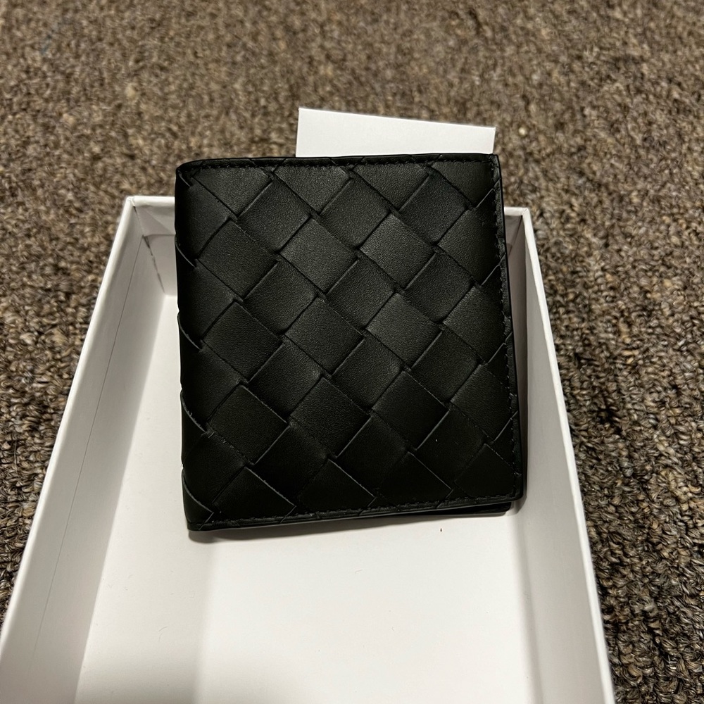 Bottega Veneta Intrecciato Slim Bi-Fold Wallet Never Used